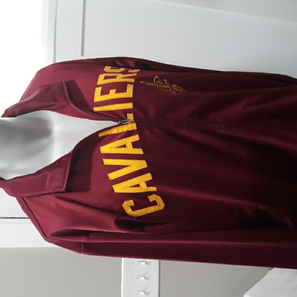 Cleveland Cavaliers mens NBA warm up jacket. XL